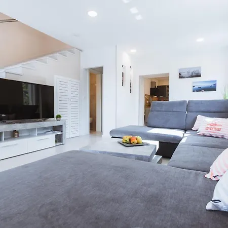 San Kallini Apartman Brela